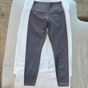 ALO Yoga 7/8 High-Waist Airlift Legging in Purple Dusk